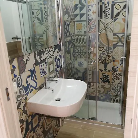 Laura E Chiara Panzió